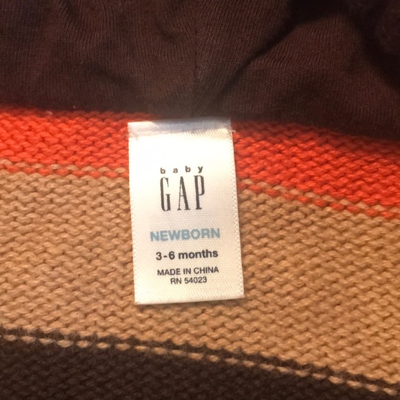 gap hooded sweater. Perfect for thanksgiving! - Picture 3 of 4